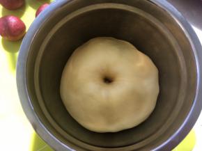 这一步做好后，我的黄色面团也发酵好了