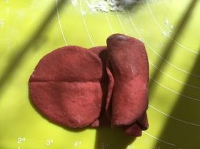 之后从最底下的一片开始卷起来