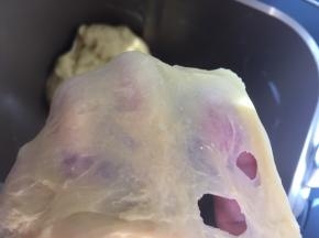 启动揉面程序，将面团揉至扩展状态