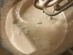 打至6成发呈滴落状，不可打发过头