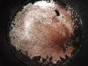 筛入低粉和可可粉