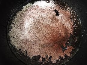 筛入低粉和可可粉
