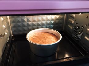 放入预热好的烤箱中下层140度上下火烤45分钟左右