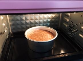 放入预热好的烤箱中下层140度上下火烤45分钟左右