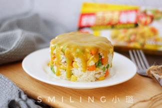 炒饭脱膜，淋咖喱汤汁，最后成品来啦
