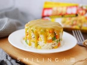 炒饭脱膜，淋咖喱汤汁，最后成品来啦