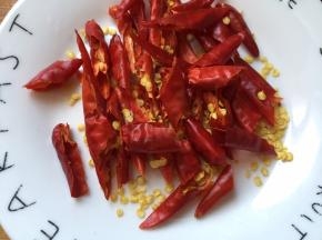 干红辣椒剪成段