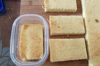 
然后按照盒子的大小，切出所需数量（我做了两层，共切了10块）
