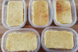 再继续盖上第二层蛋糕片