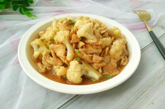 花菜炒鸡肉
