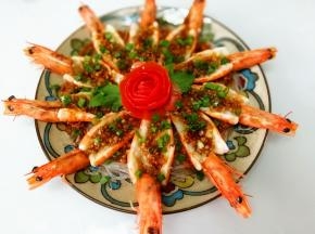 撒上葱花，锅里烧一点热油，油热后浇在葱花上就可以了