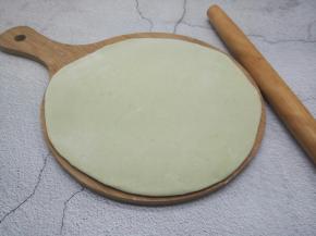 面片的厚度，就跟平时饺子皮的一样即可