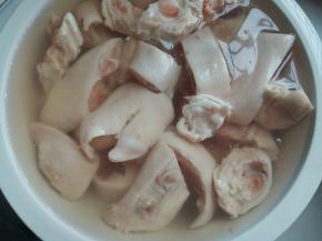 用清水浸泡1小时出血水