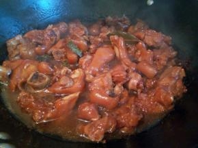 出锅前加点葱花。