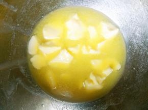 黄油隔热水软化至如图状态