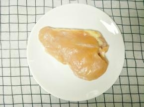 鸡胸肉洗干净沥水
