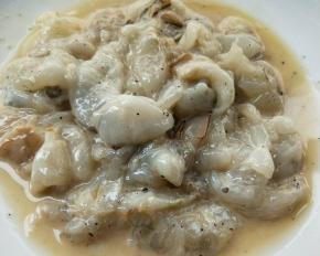 加适量淀粉用手抓匀。