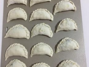 依次包完所有的面皮。