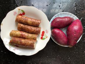 准备材料：一根山药和3个紫薯。