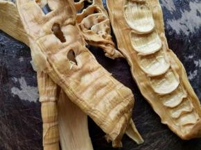 干笋提前泡软。