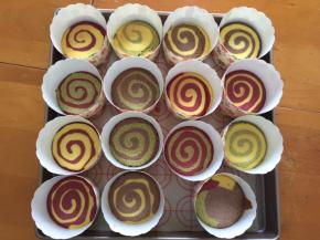 出炉快速撕开周围的纸，放烤网上晾凉