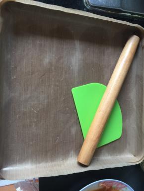 准备金盘，油布，擀面杖等