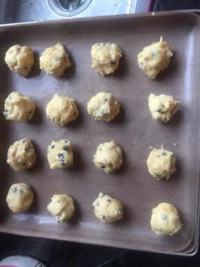 我没称分量，随手做了16个，摆满一烤盘