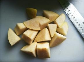 雪梨洗干净去核切块