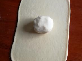 水油皮里面放上油酥