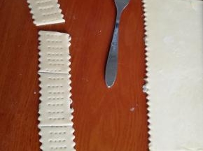 用叉子压出形状