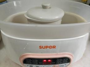 放入炖锅，时间设定1小时。