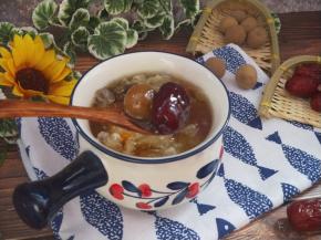 皂角米雪燕桃胶银耳羹。