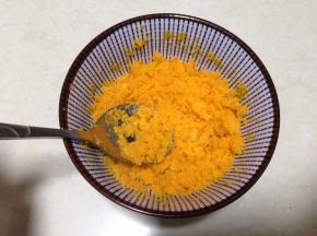 趁热碾成碎蓉