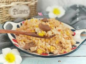 鸡腿虾仁牛肉炒饭。