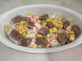 撒上适量玉米粒。