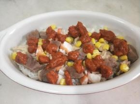 挤上适量意式牛肉酱。