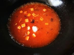 依个人口味加入少许白糖，