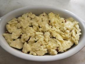 表面铺满马苏里拉芝士，180度烤20分钟，芝士全部融化即可。