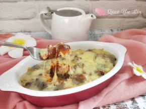 鸡腿虾仁牛肉焗饭。