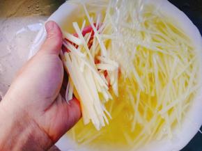 土豆丝反复冲洗