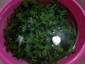 用清水洗干净。