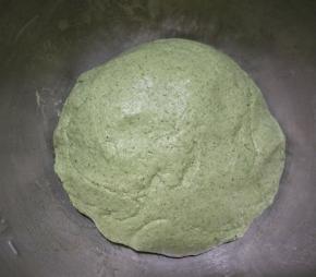 揉好的面团是不粘手的。