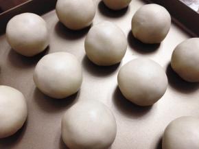 收好口，收口朝下摆放在烤盘里