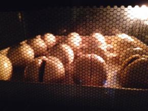 烤箱180度预热，上下火，烤30分钟左右，注意观察上部情况