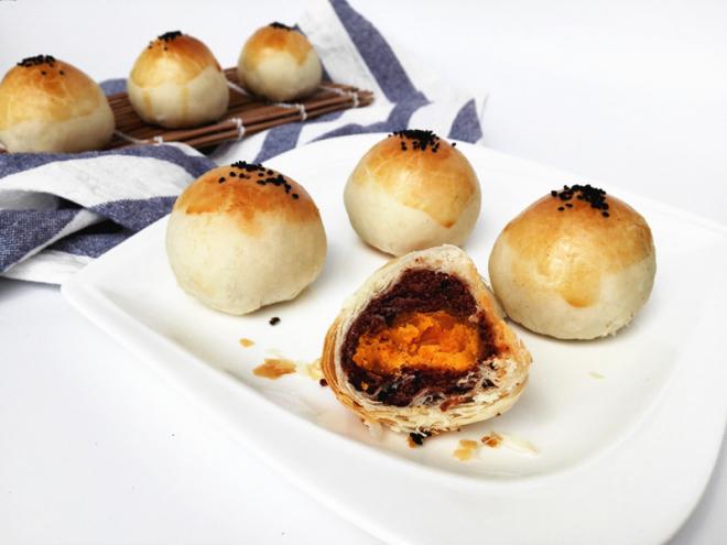 酥得掉渣的蛋黄酥