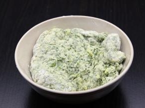 白砂糖融化，与面粉、艾叶、生姜一起拌均；