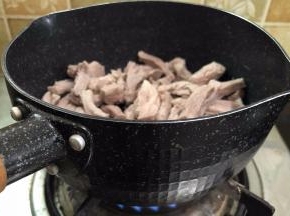 小火把肉炒干水分