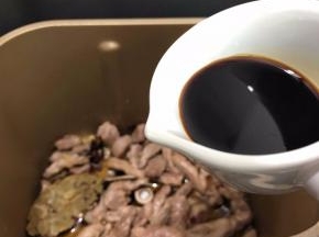 30分钟结束之后把剩下的食材全部投入面包机