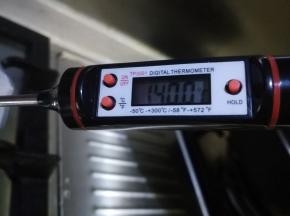 温度计显示140度时，熬糖完成