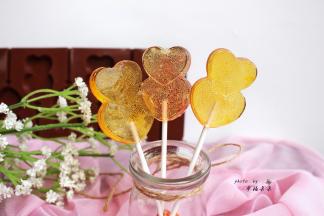 还另外加了少许色素做了几个带颜色的，本想做成漩涡状的，无奈没有出来想要的效果～